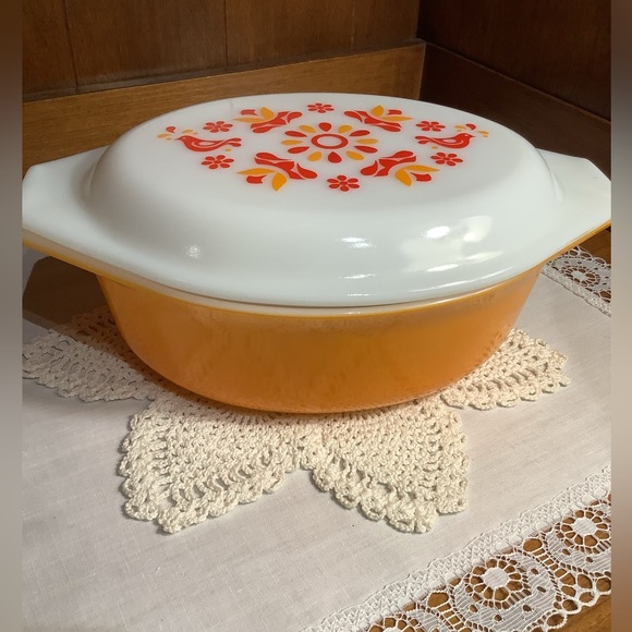 Pyrex Friendship Orange and White 1.5 qt Casserole - Picture 1 of 6